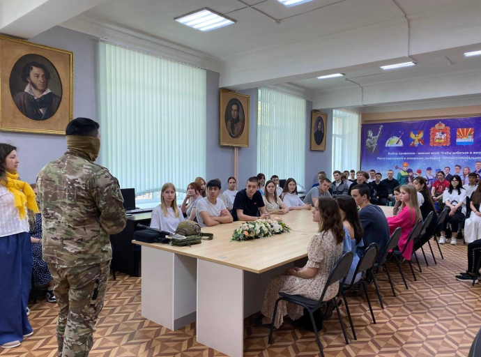 Встреча студентов с участником СВО прошла в Люберецком техникуме имени Ю.А. Гагарина